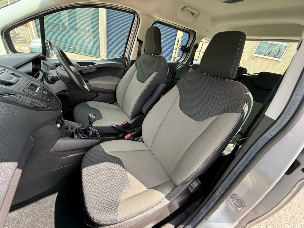 Ford Tourneo Courier Hatchback Black #3