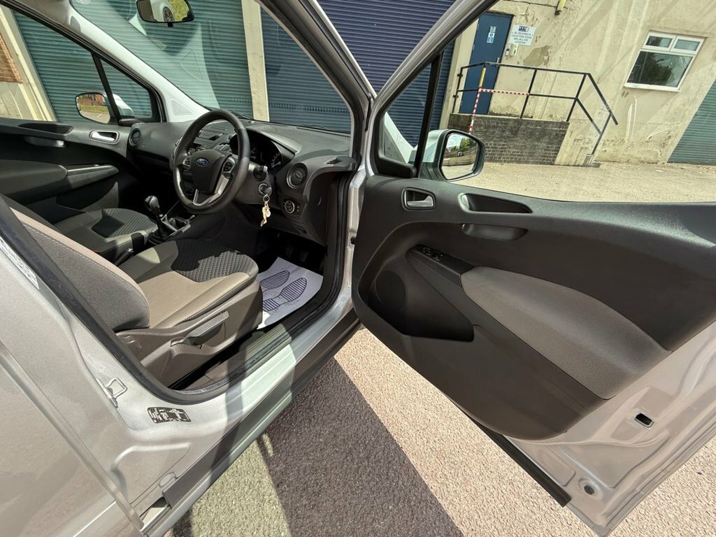 Ford Tourneo Courier Hatchback Black #94
