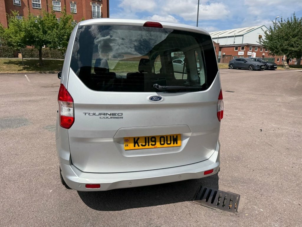 Ford Tourneo Courier Hatchback Black #62
