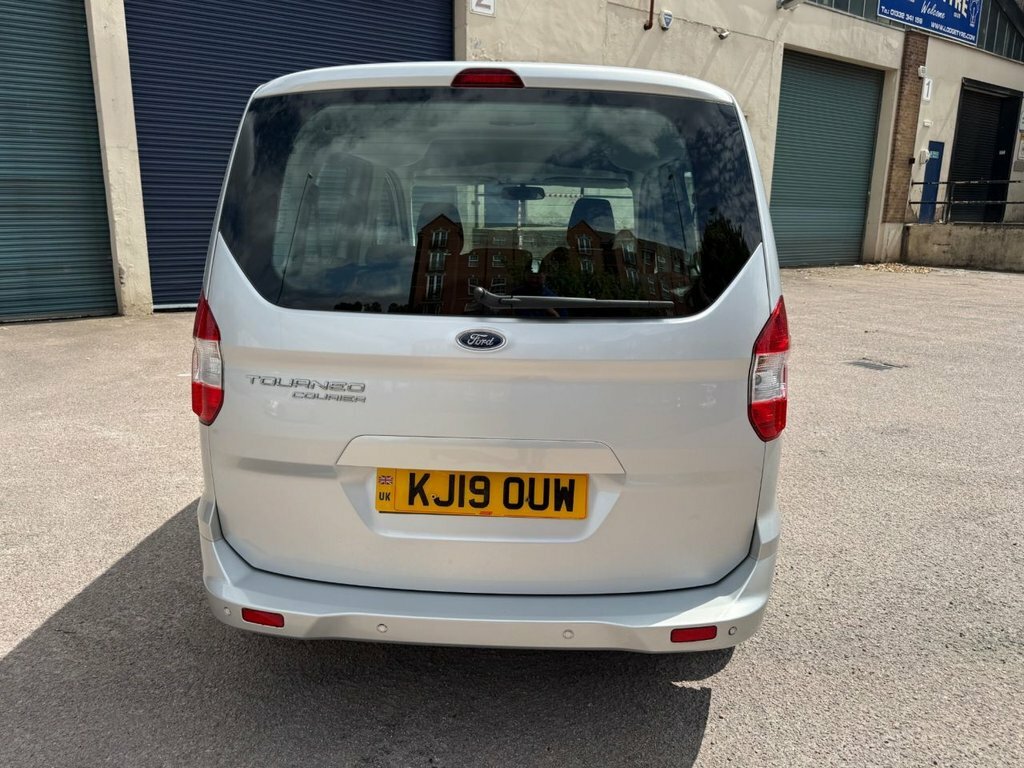 Ford Tourneo Courier Hatchback Black #20