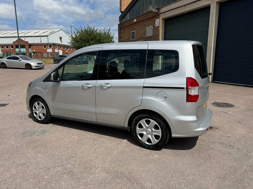 Ford Tourneo Courier Hatchback Black #30