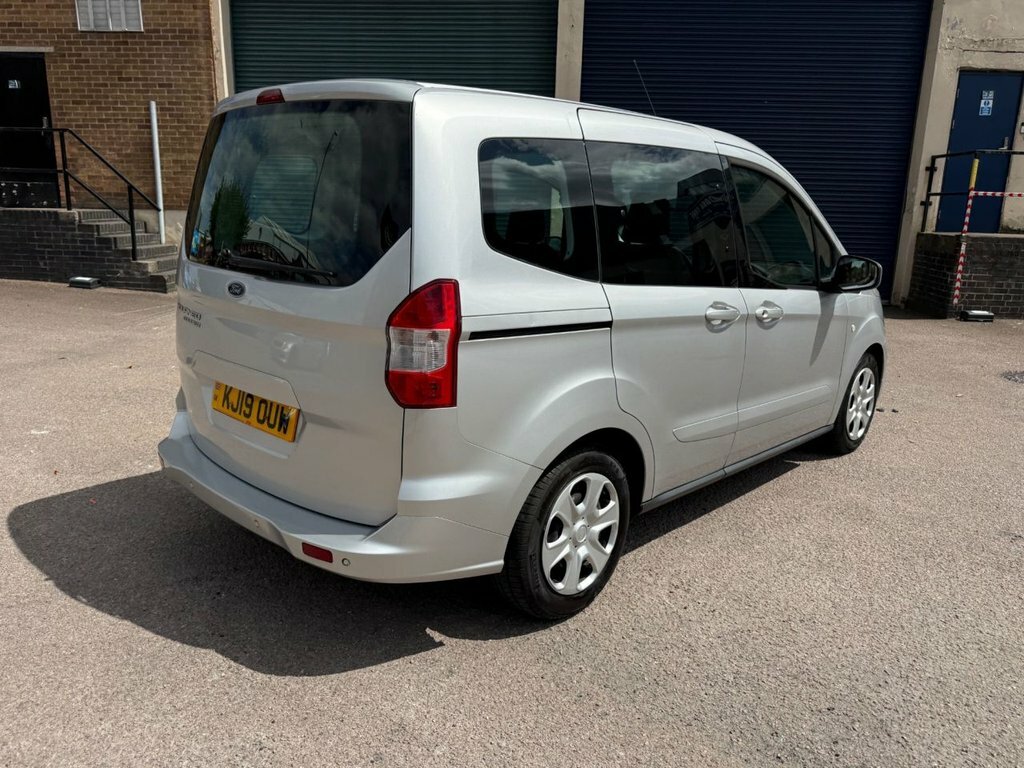 Ford Tourneo Courier Hatchback Black #108