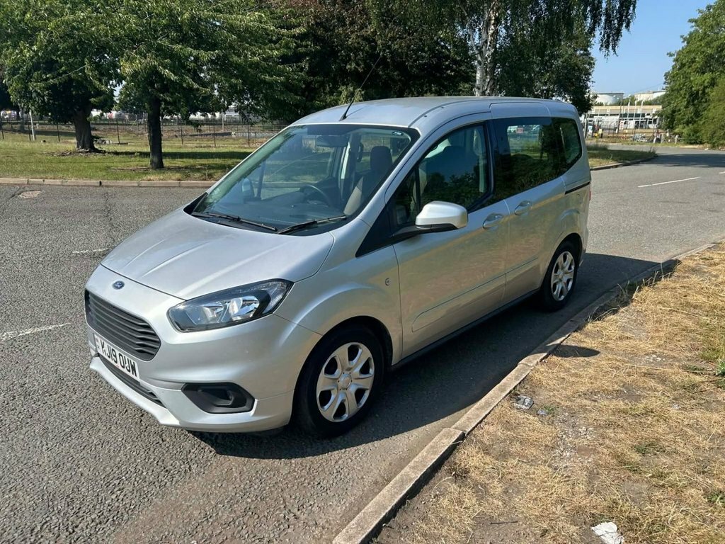 Ford Tourneo Courier Hatchback Black #1