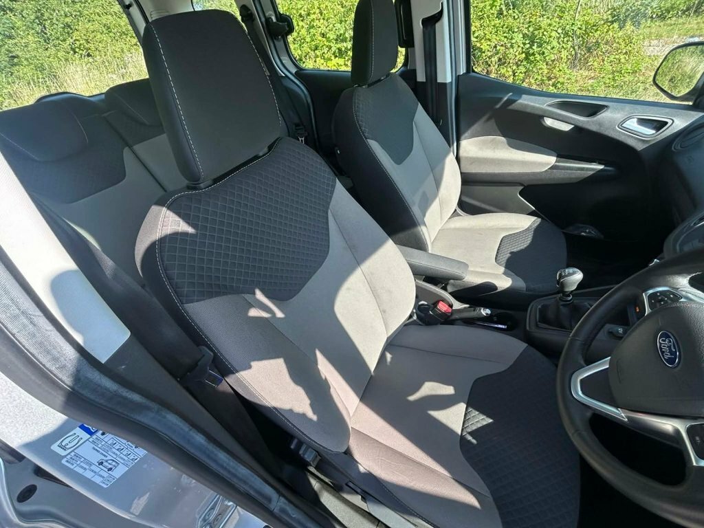 Ford Tourneo Courier Hatchback Black #4