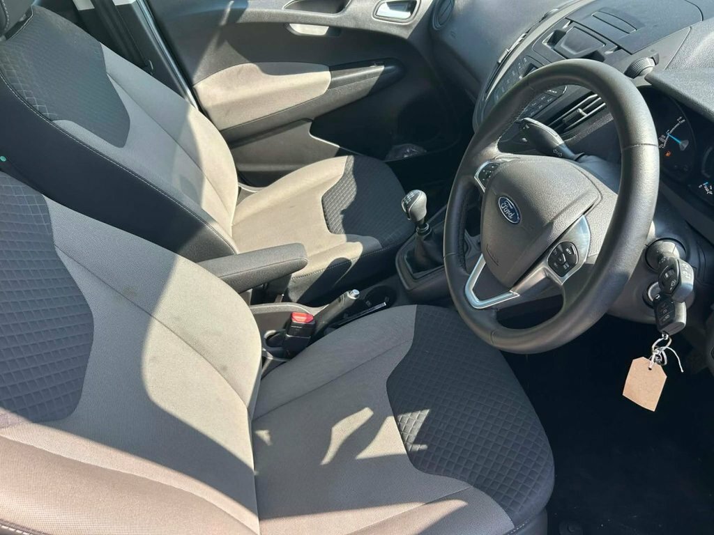 Ford Tourneo Courier Hatchback Black #5