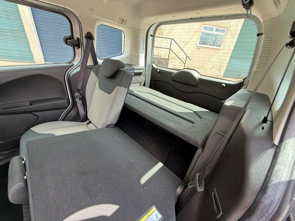 Ford Tourneo Courier Hatchback Black #44