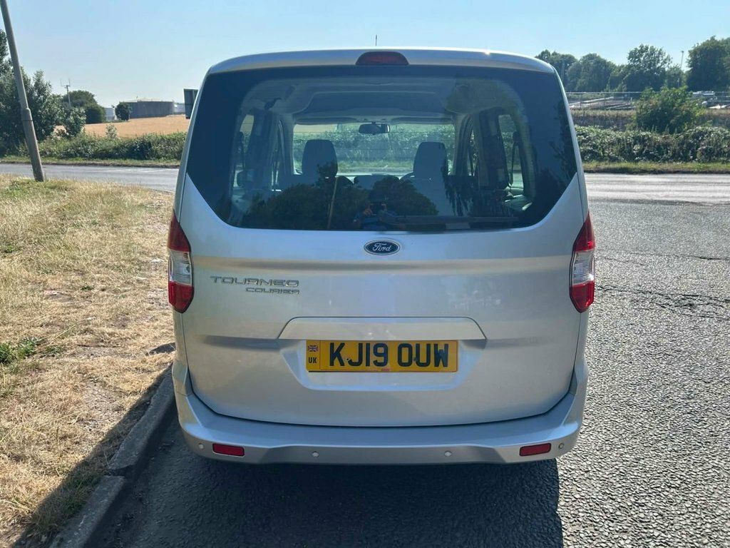 Ford Tourneo Courier Hatchback Black #6