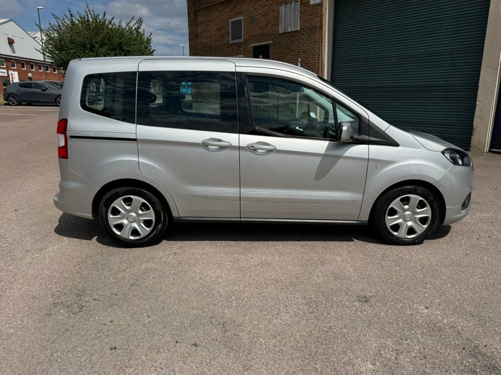 Ford Tourneo Courier Hatchback Black #11