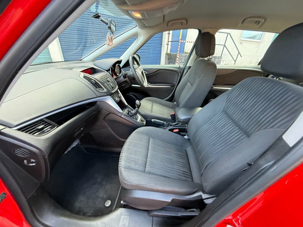 Vauxhall Zafira Tourer 1.4L Exclusiv Red #3