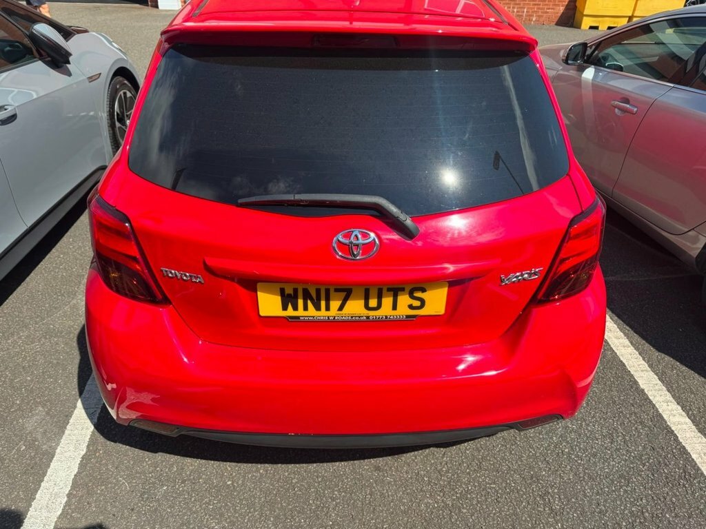 Toyota Yaris 1.3L Design Red #5