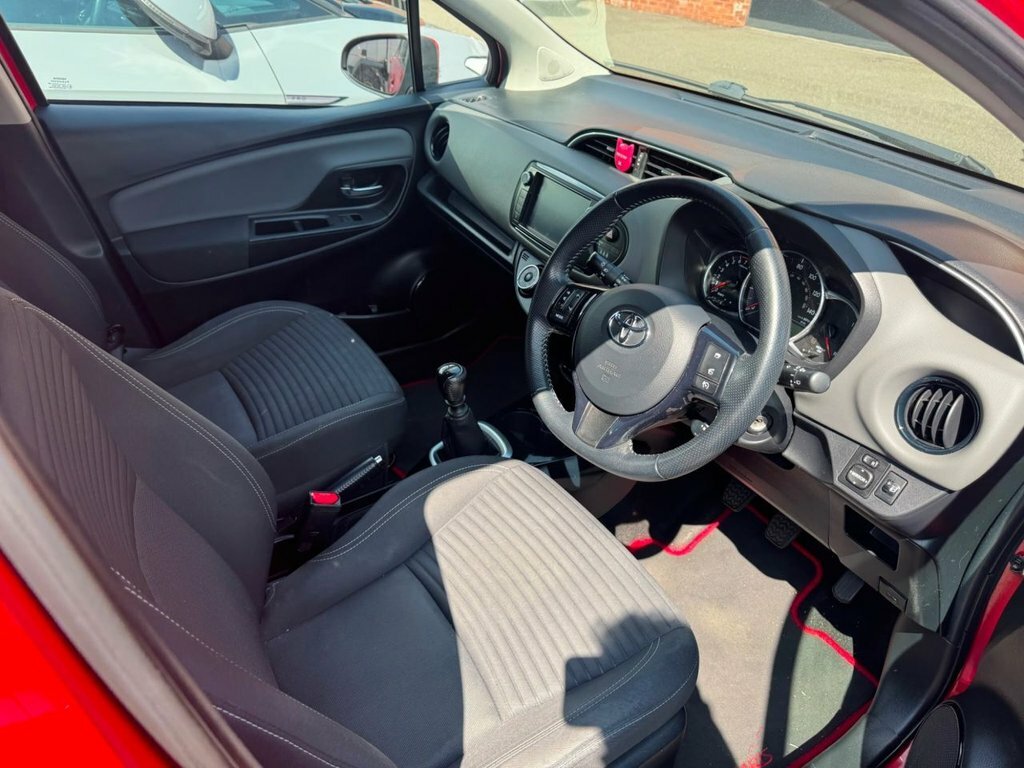 Toyota Yaris 1.3L Design Red #3