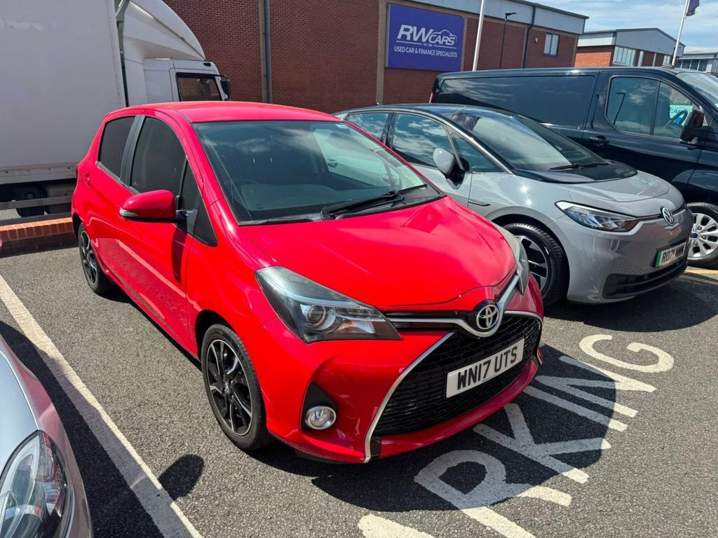 Toyota Yaris 1.3L Design Red