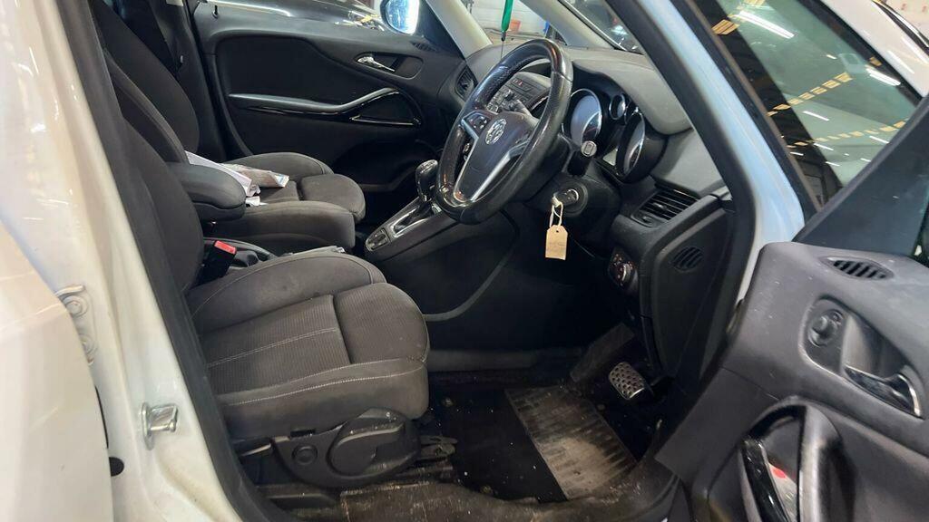 Vauxhall Zafira Tourer Mpv 2.0 Cdti Sri Euro 6 201666 White #5