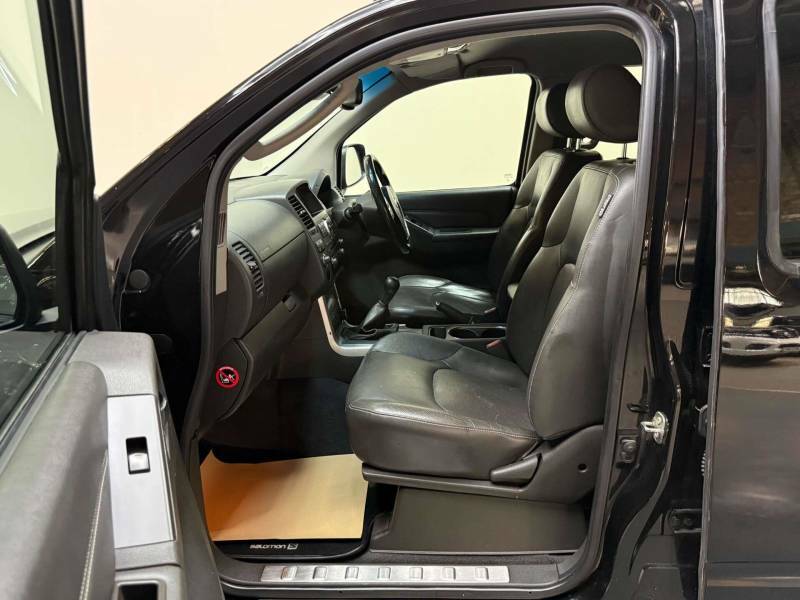 Nissan Navara 2.5 Dci Salomon 4Wd Euro 5 - 2015 65 Black #4