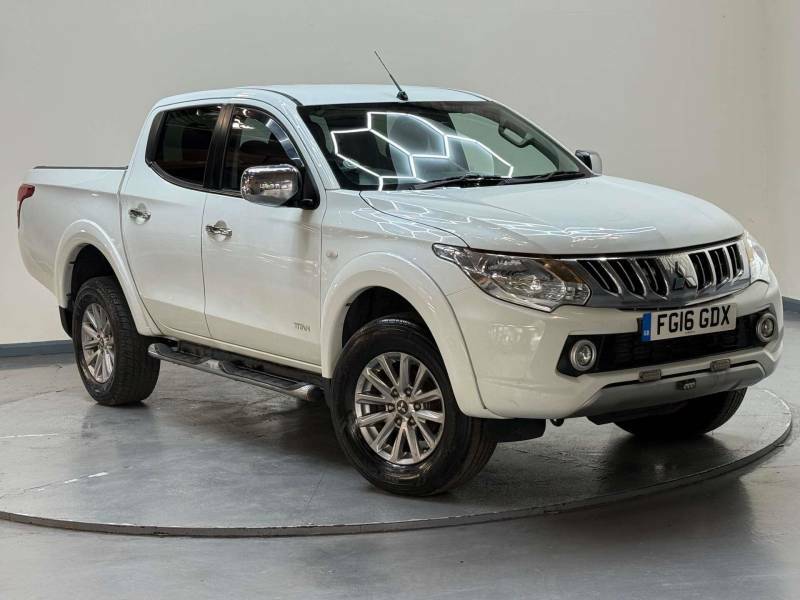 Mitsubishi L200 2.4 L200 Titan Double Cab Di-d 4X4 4Wd - 2016 White