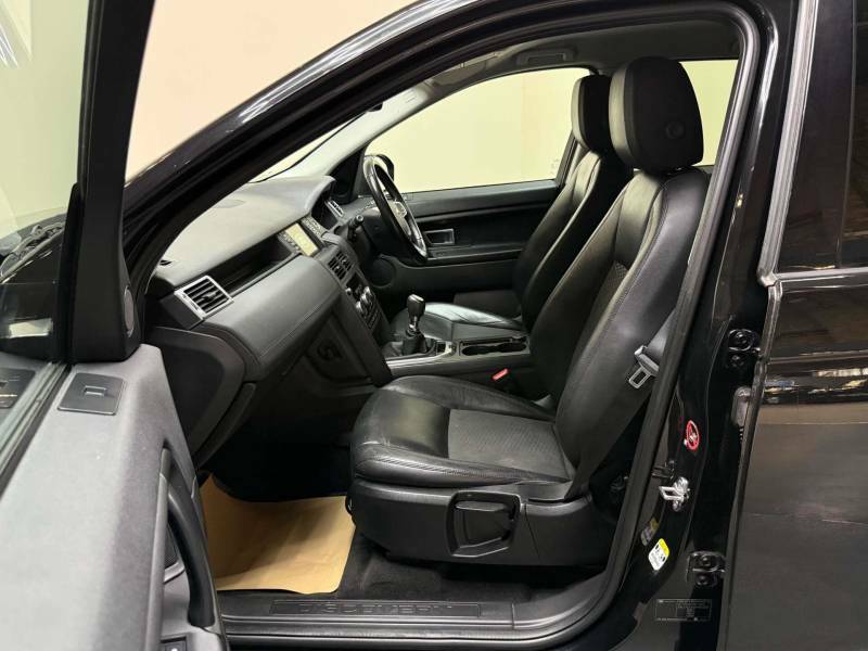 Land Rover Discovery Sport 2.0 Discovery Sport Special Edition Pure Td4 4Wd 5 GJ17NXD Black #4