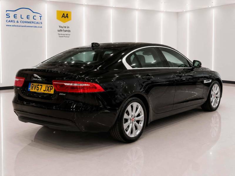 Jaguar XE 2.0 Xe Prestige D Black #3