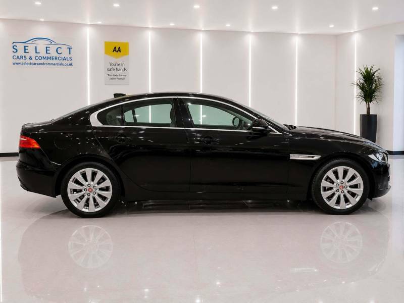 Jaguar XE 2.0 Xe Prestige D Black #2