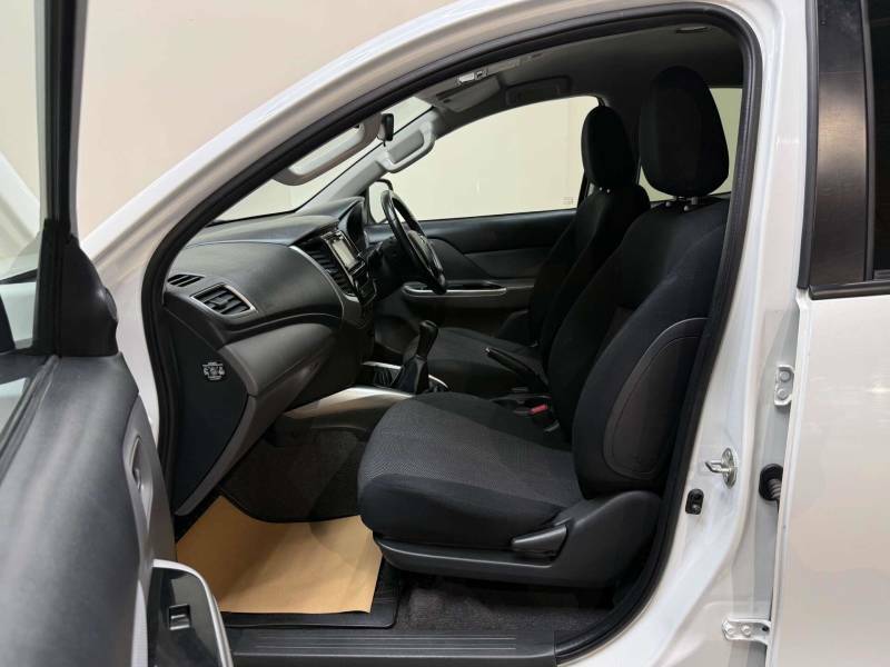 Mitsubishi L200 2.4 L200 Titan Di-d 4Wd - 2019 19 WG19ERU White #3