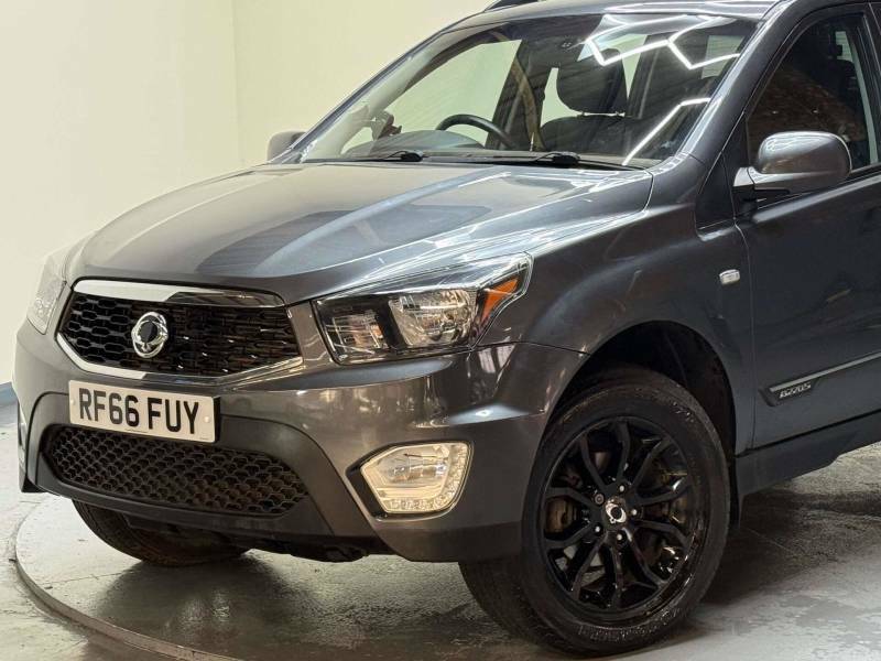 SsangYong Musso Ex Auto White #43
