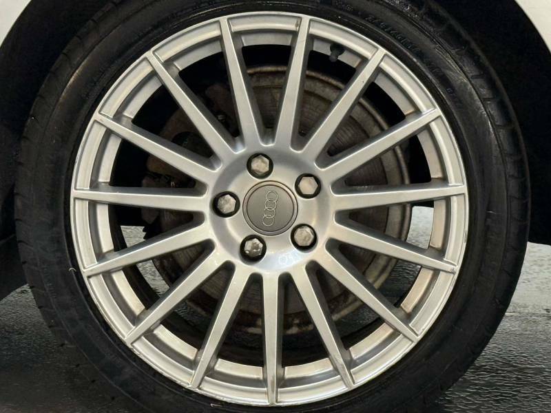 Audi A4 Saloon 2.0 Tdi Black Edition Euro 5 Ss 201 White #72
