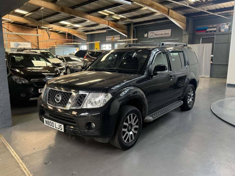 Nissan Pathfinder 2.5 Pathfinder Tekna Dci 188 4Wd Black