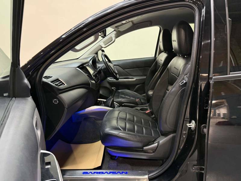 Mitsubishi L200 2.4 L200 Barbarian Black Di-d 4Wd Black #3