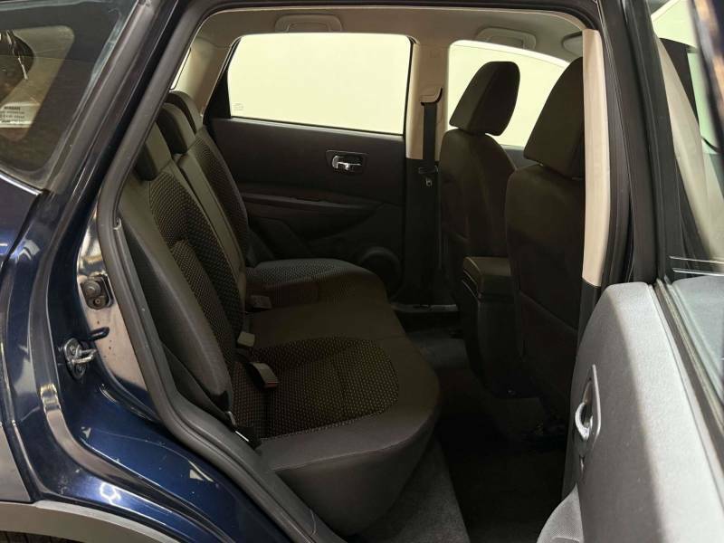 Nissan Qashqai Hatchback Red #23