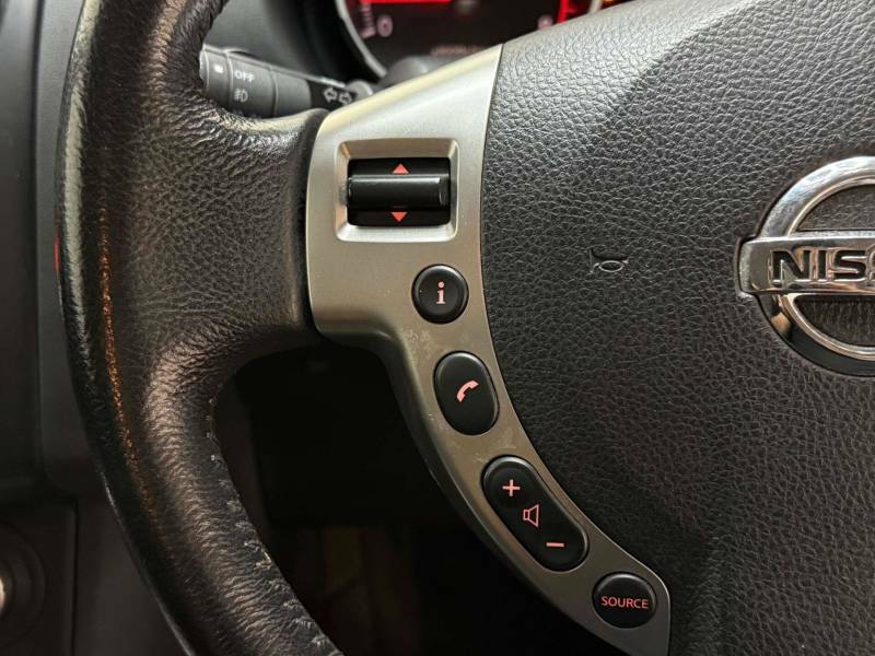 Nissan Qashqai Hatchback Red #14