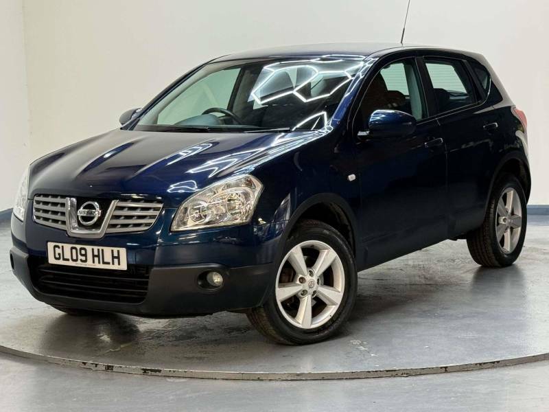 Nissan Qashqai Hatchback Red #2