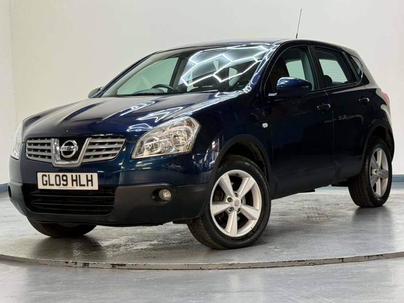 Nissan Qashqai Hatchback Red #30