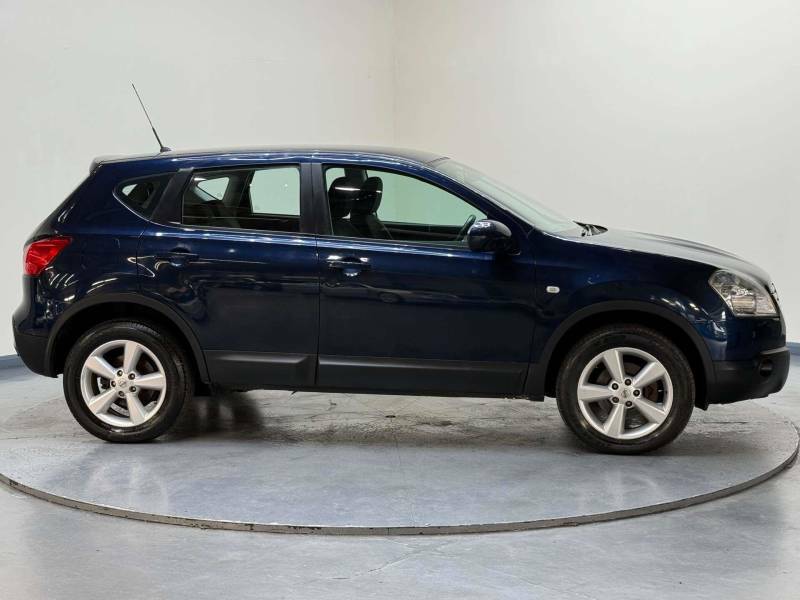 Nissan Qashqai Hatchback Red #11