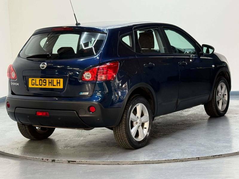 Nissan Qashqai Hatchback Red #24