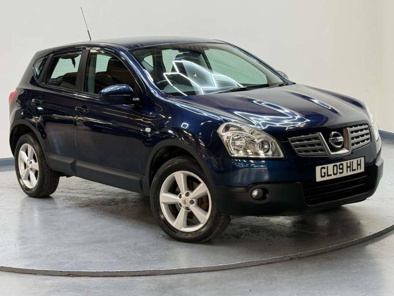 Nissan Qashqai Hatchback Red #1