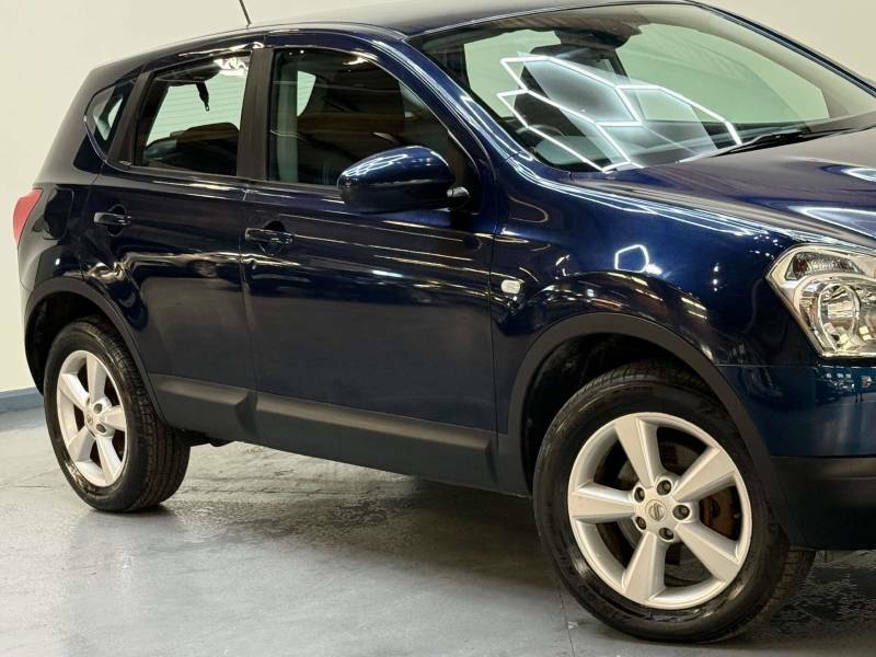 Nissan Qashqai Hatchback Red #44