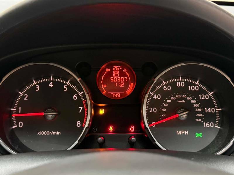 Nissan Qashqai Hatchback Red #15