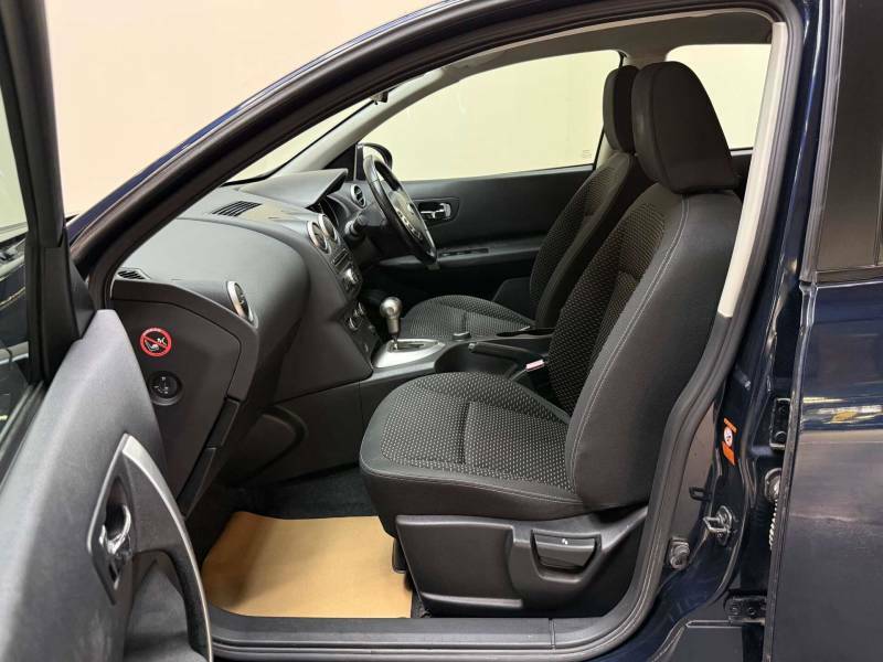 Nissan Qashqai Hatchback Red #27