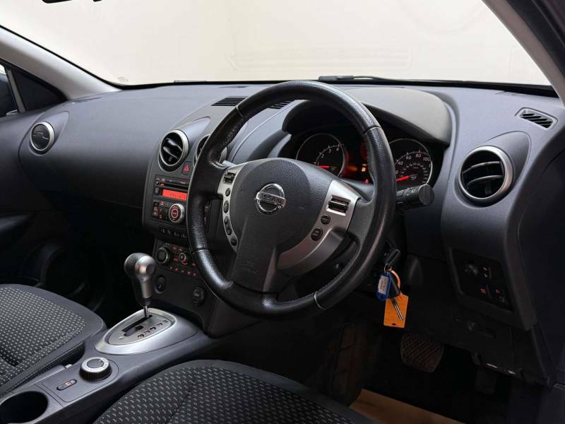 Nissan Qashqai Hatchback Red #13