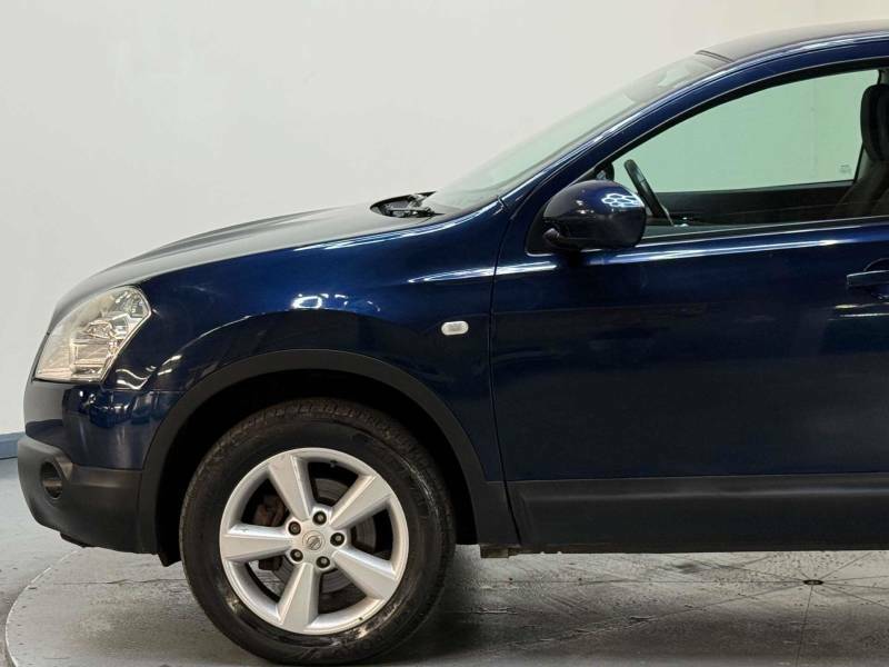 Nissan Qashqai Hatchback Red #40