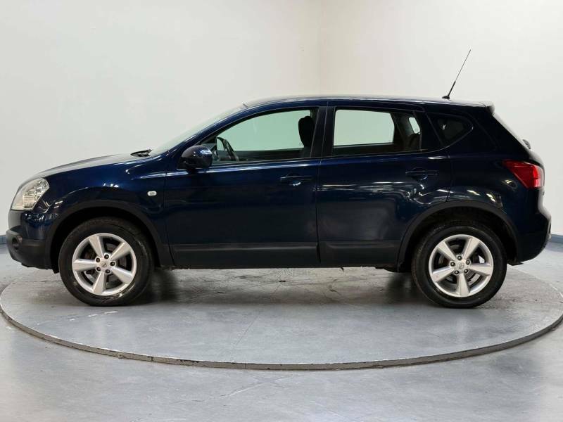 Nissan Qashqai Hatchback Red #26
