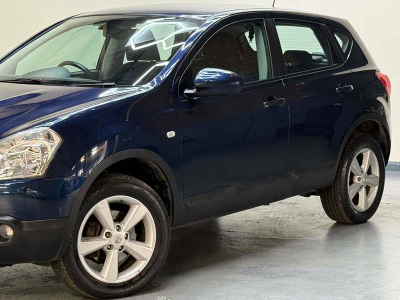 Nissan Qashqai Hatchback Red #46