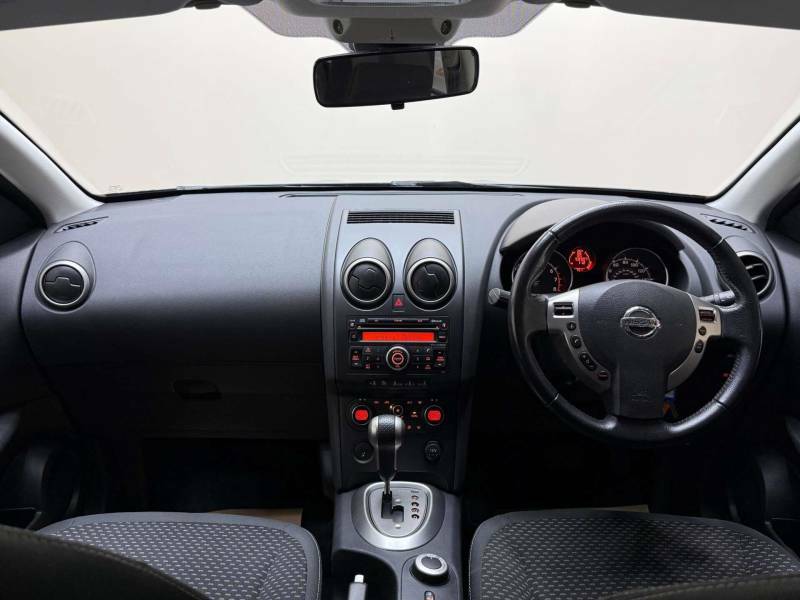 Nissan Qashqai Hatchback Red #54