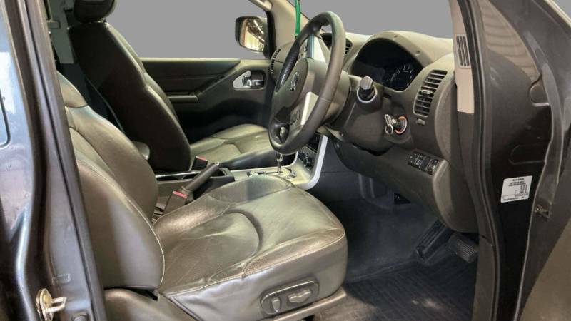 Nissan Navara 2.5 Navara Tekna Dci 4Wd Grey #4