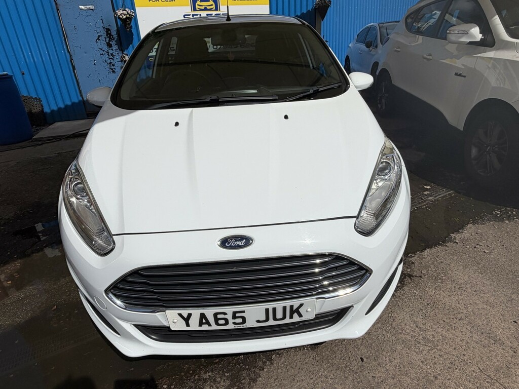 Ford Fiesta Hatchback 1.0 T Ecoboost Titanium 201565 White #2