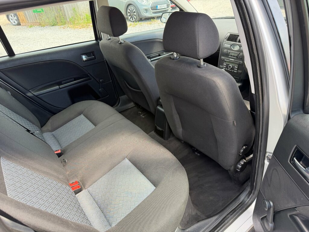Ford Mondeo Hatchback Blue #12