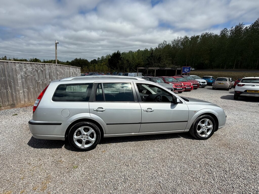 Ford Mondeo Hatchback Blue #10