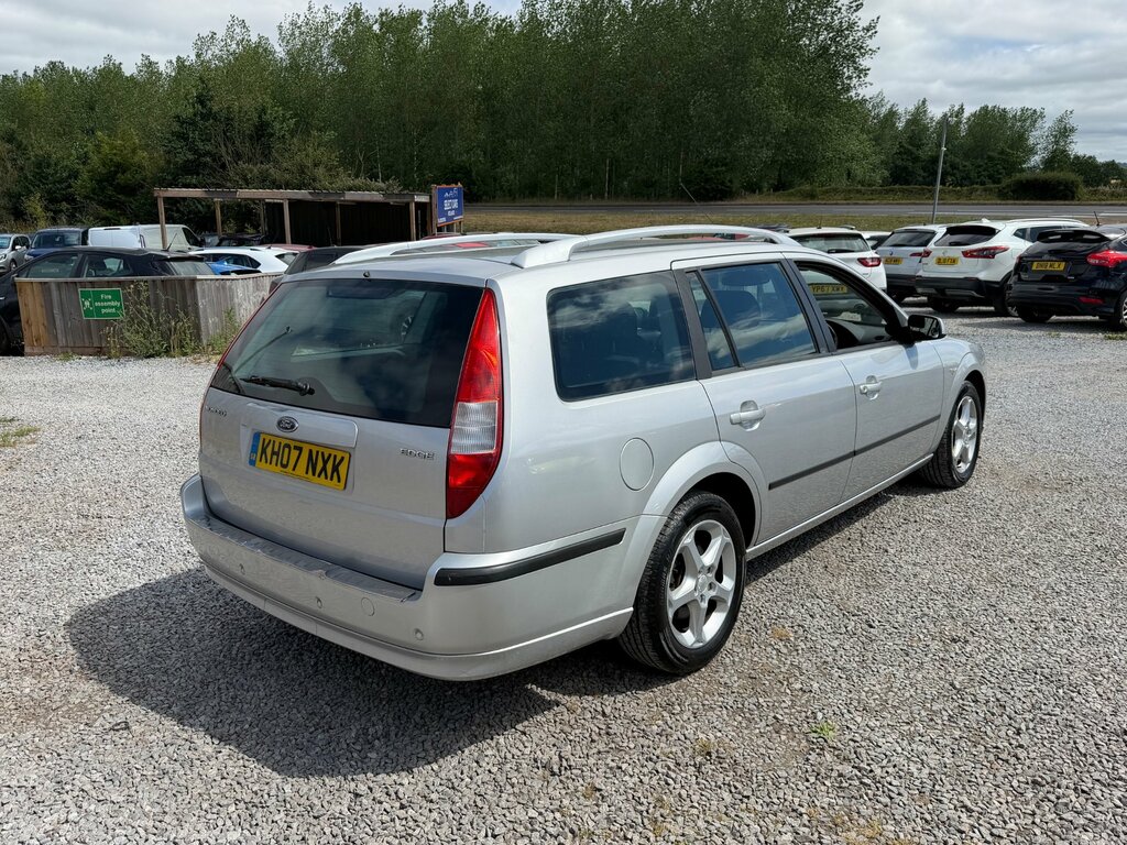 Ford Mondeo Hatchback Blue #9