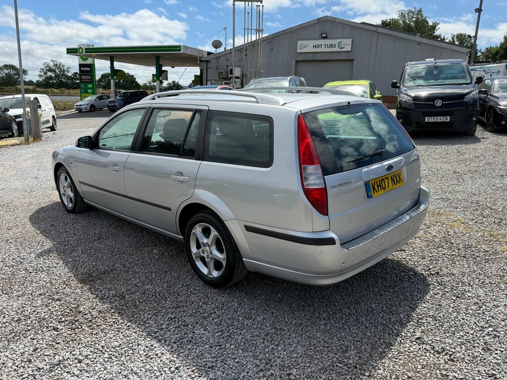 Ford Mondeo Hatchback Blue #7