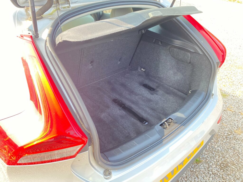 Volvo V40 1.6 D2 Se Lux Nav Hatchback Euro KV14CPZ Silver #6
