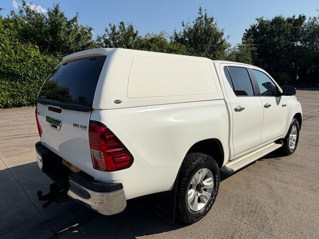 Toyota HILUX D-4d Icon Pickup Double White #3
